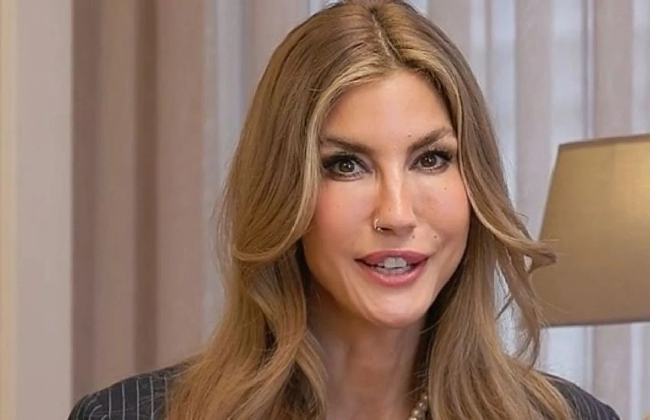 Estetiğin dozunu kaçıran Çağla Şıkel tanınmaz halde! Takipçilerinden geçer not alamadı