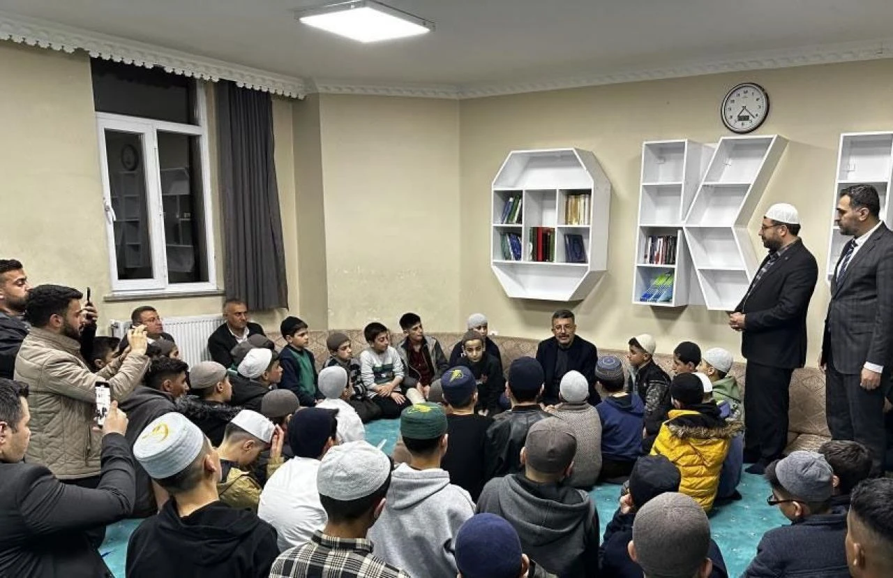 Hakkari’de öğrencilere İstanbul gezisi ve maç sözü - 1. Resim