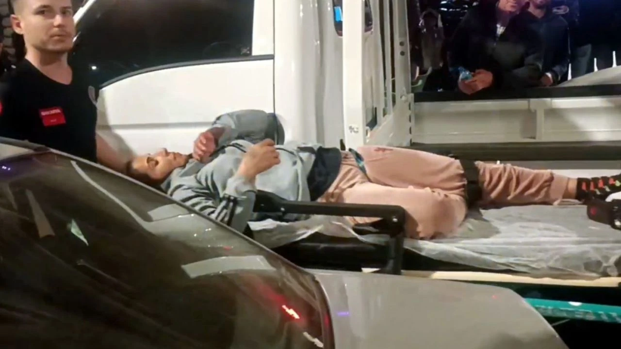 Husumetli 2 aile sokak ortasında karşılaşınca dehşet saçtı - 1. Resim