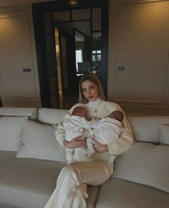 İbrahim Tatlıses'in ikiz torunlarından kötü haber! Yasemin Şefkatli duyurdu - 3. Resim