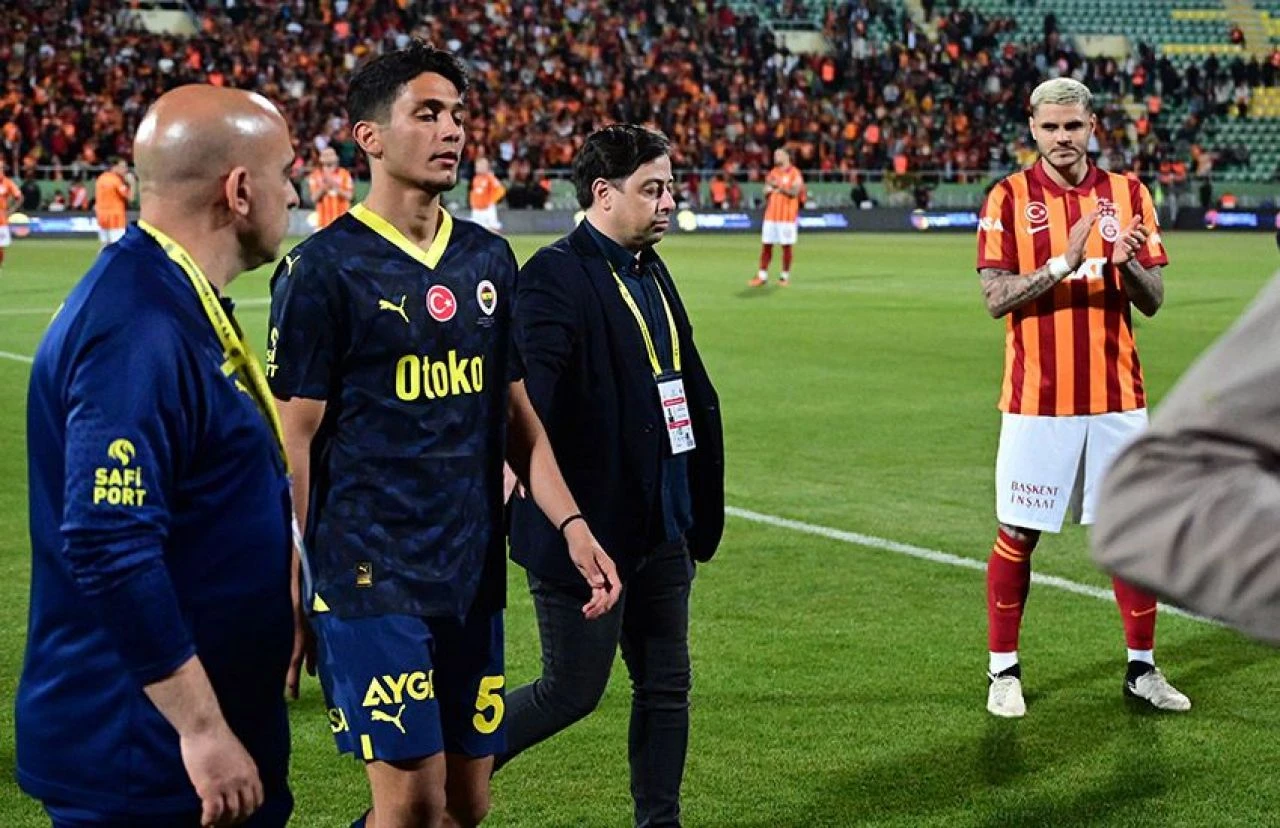 Süper Kupa maçı sonrası Fenerbahçe için beklenen cezalar! Avukat Delidere TGRT Haber canlı yayınında açıkladı - 5. Resim