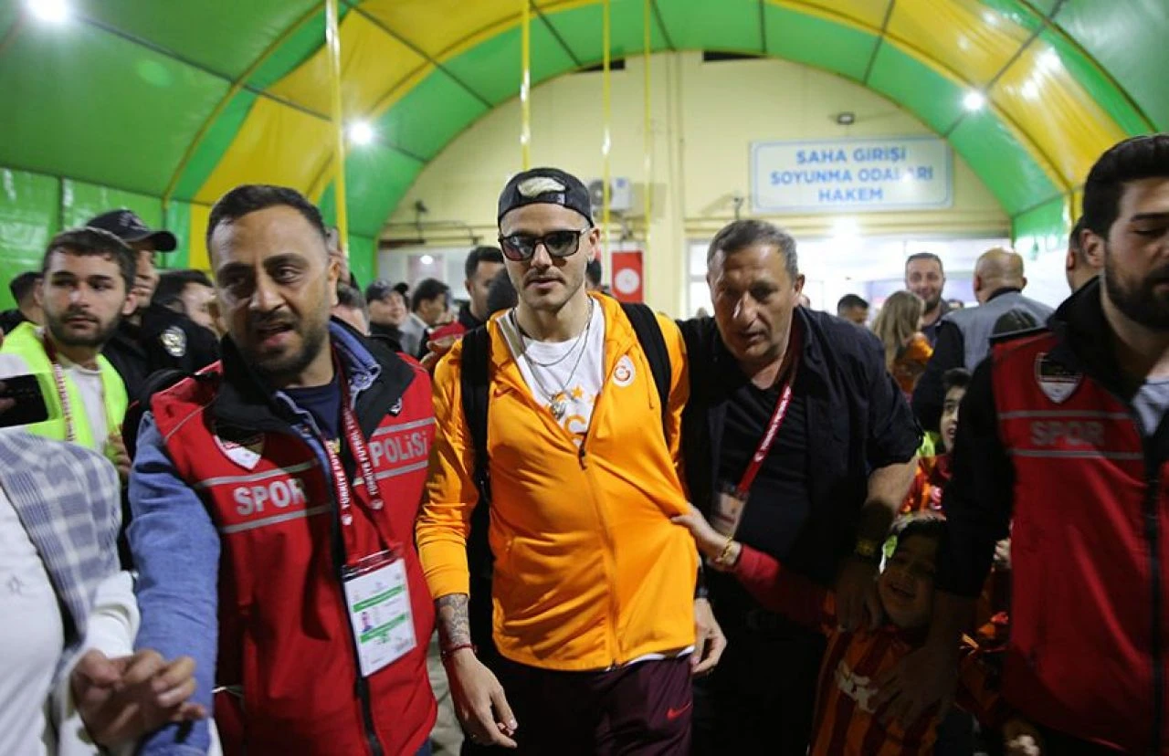 Süper Kupa maçı sonrası Fenerbahçe için beklenen cezalar! Avukat Delidere TGRT Haber canlı yayınında açıkladı - 2. Resim