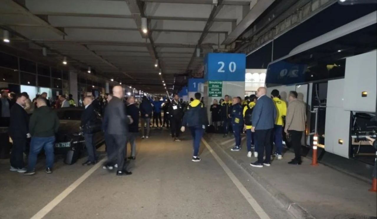 Süper Kupa maçını protesto eden Fenerbahçe İstanbul'a döndü  - 1. Resim