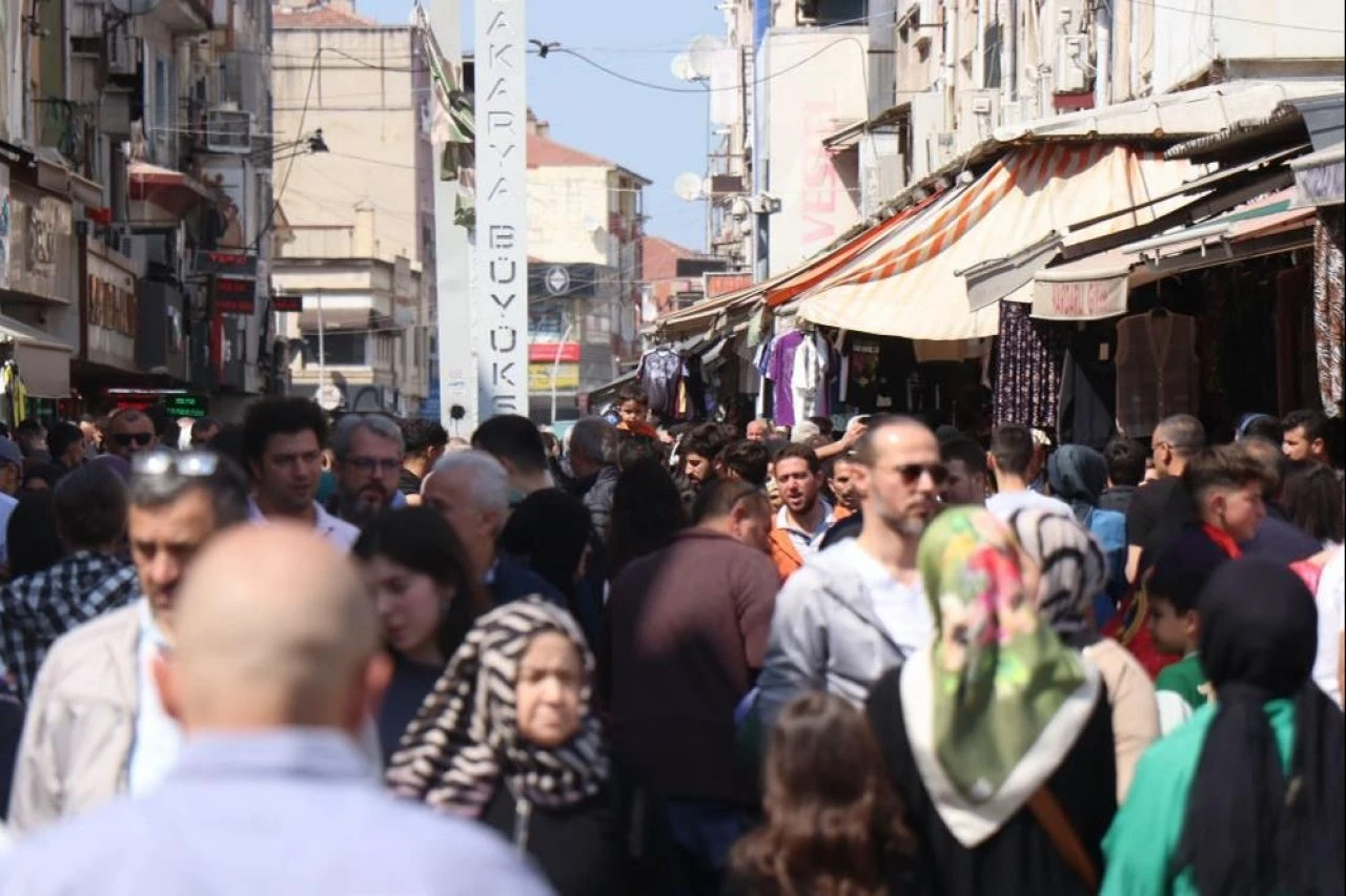 Alışverişi son güne bırakanlar çarşı, pazarda yoğunluk oluşturdu - 2. Resim