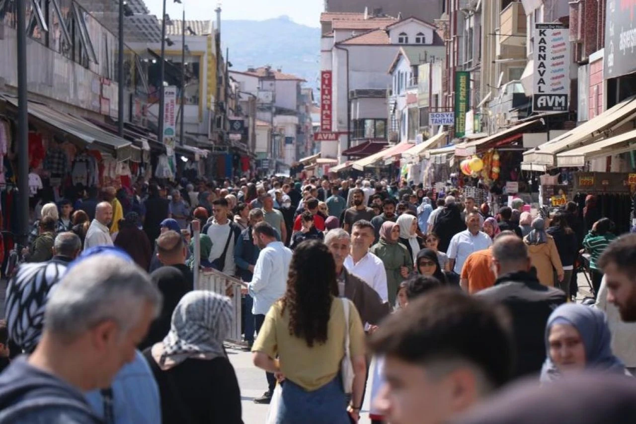 Alışverişi son güne bırakanlar çarşı, pazarda yoğunluk oluşturdu - 1. Resim