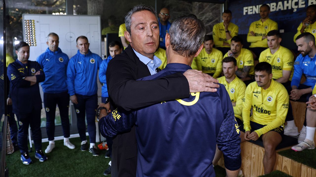 Fenerbahçe Başkanı Ali Koç, Olympiakos maçı öncesi takımla bir araya geldi