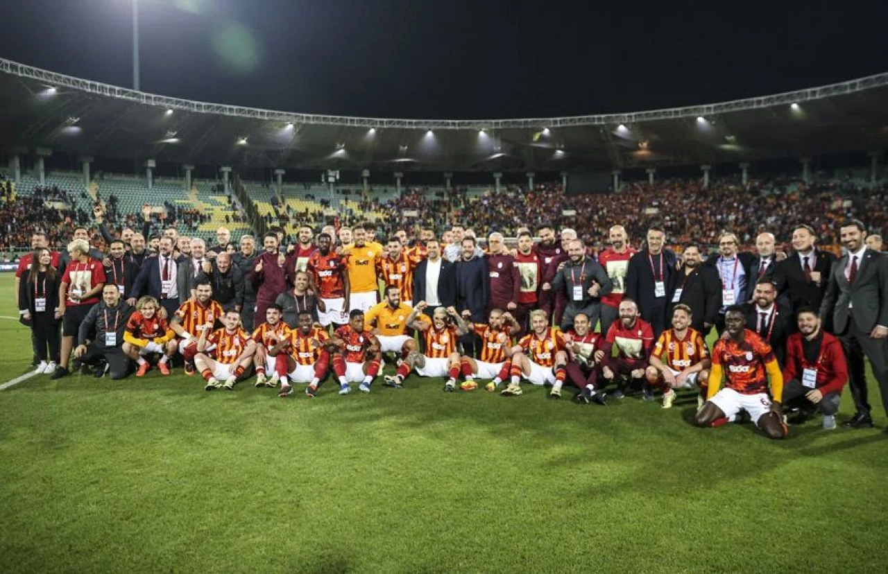 Galatasaray, Süper Kupa'da topu neden dışarı atmadı? Okan Buruk açıkladı! - 2. Resim