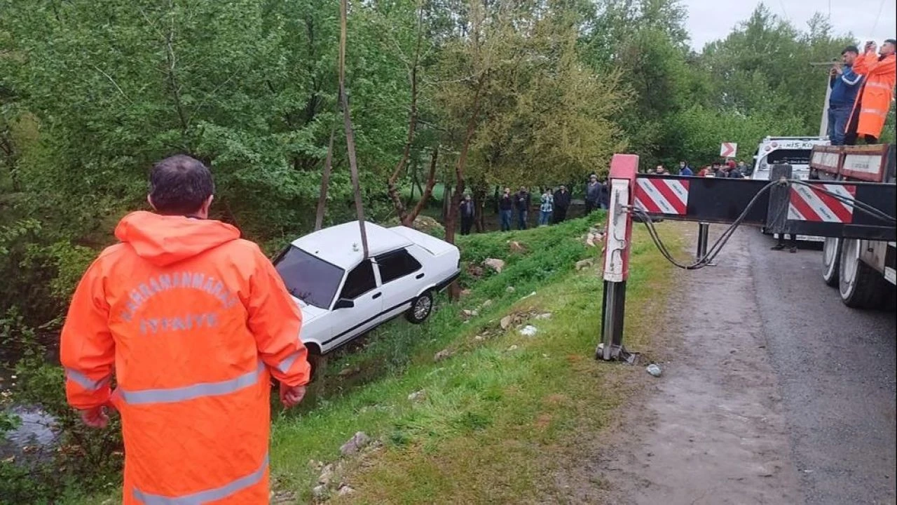 Kontrolden çıkan otomobil gölete düştü: 2 yaralı