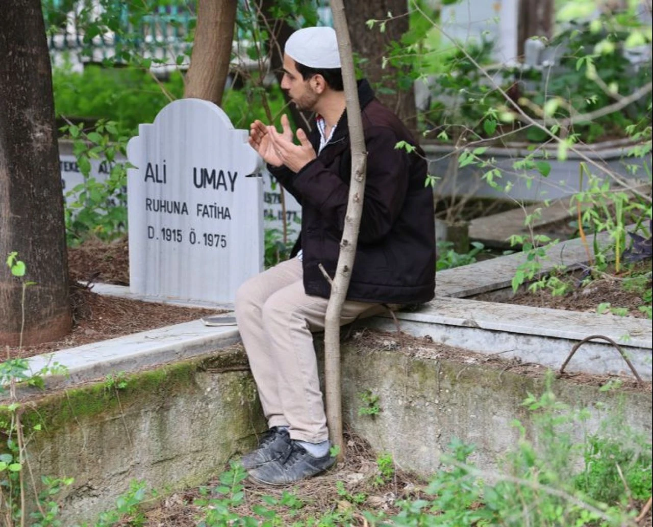 Mezarlıktaki sahte hocalar 'Kur'an' sınavına takıldı - 1. Resim