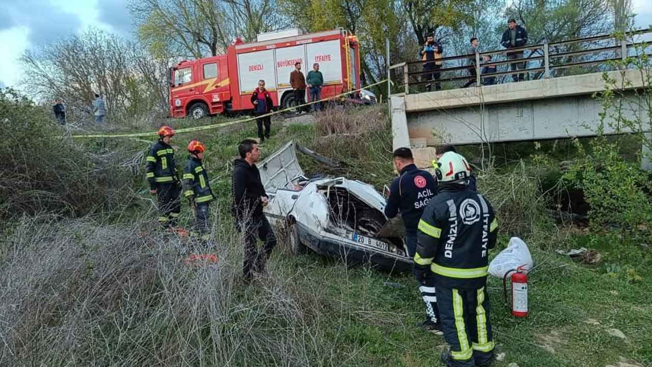 Motosikletle çarpışan otomobil köprüden uçtu: 3 ölü