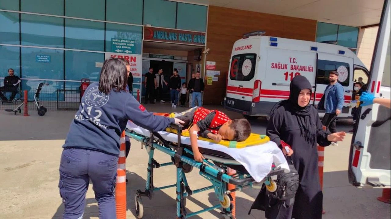 Üzerinden traktör geçen 7 yaşındaki çoçuk ağır yaralandı