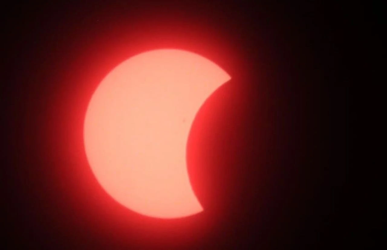 Yılın ilk Güneş tutulması gerçekleşti! Gözler Türkiye’de…