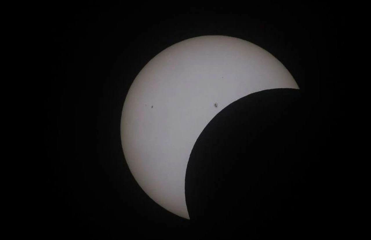 Yılın ilk Güneş tutulması gerçekleşti! Gözler Türkiye’de…