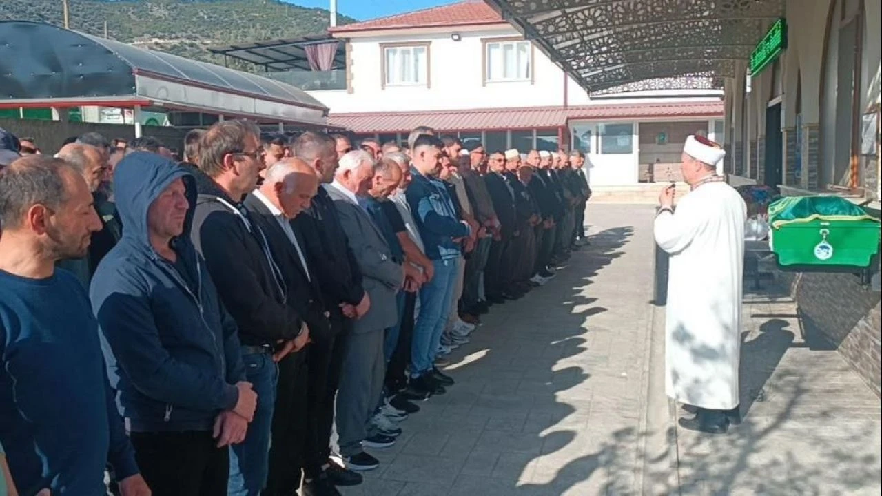 Aile katliamında karı-koca son yolculuklarına uğurlandılar