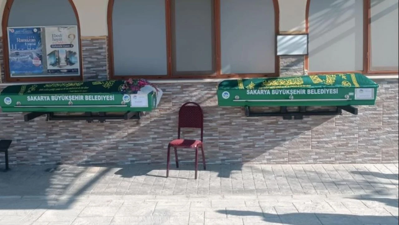 Aile katliamında karı-koca son yolculuklarına uğurlandılar