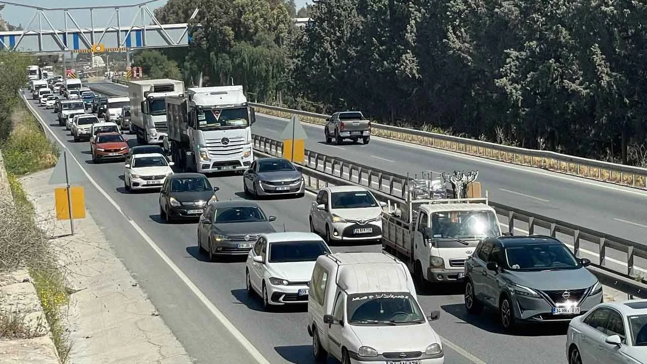 Bayram dönüşü ağır tonajlı araçlara seyir yasağı geldi: Trafiğe çıkamayacaklar! - 1. Resim