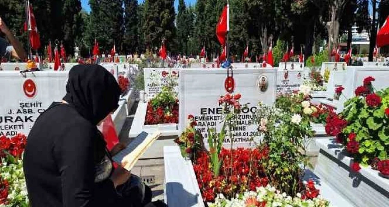 Bayramda kabir ziyareti yapılır