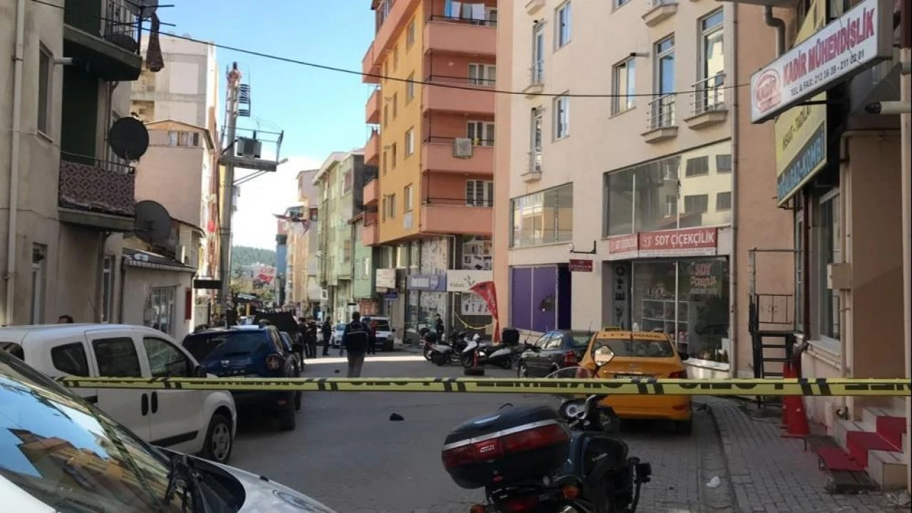 Bilecik'te 5. kattan düşen genç hayatını kaybetti