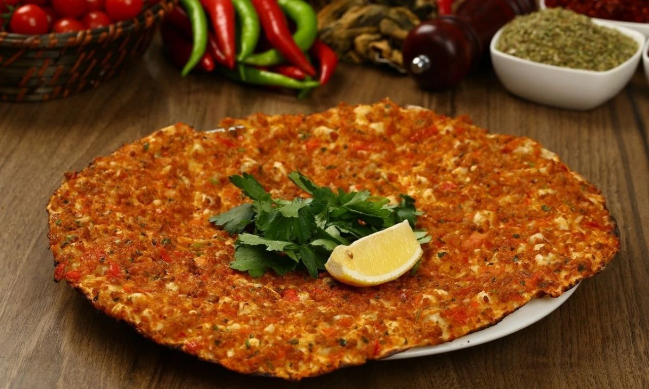 Bodrum sezonu zamlı açtı, lahmacun dudak uçuklatıyor! Ünlü ekonomistten endekse 'yerli' yorum geldi