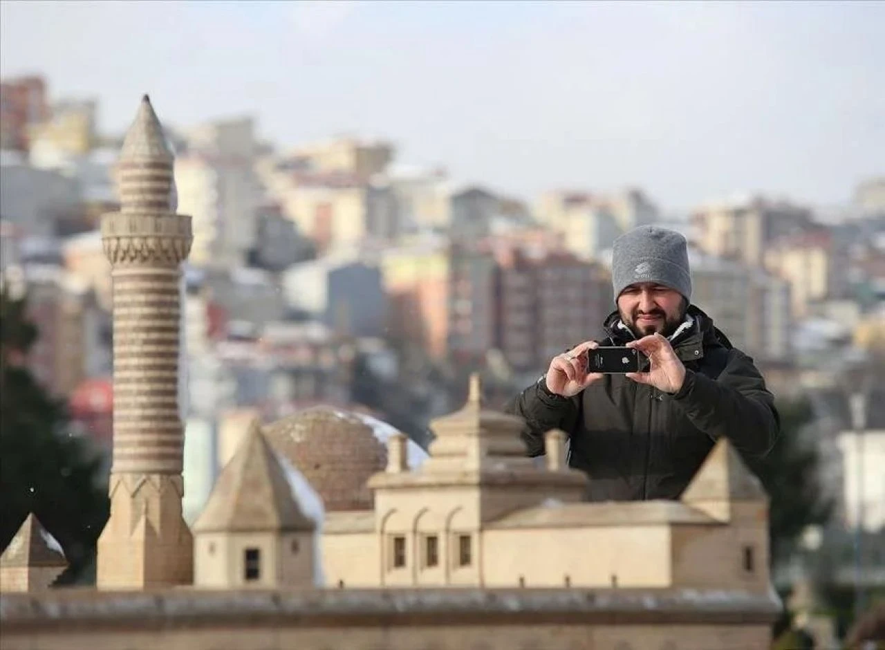 Miniatürk bayramın ilk günü 12.00-19.00, İkinci ve üçüncü günü ise 09.00-19.00 saatleri arasında açık olacak - 1. Resim