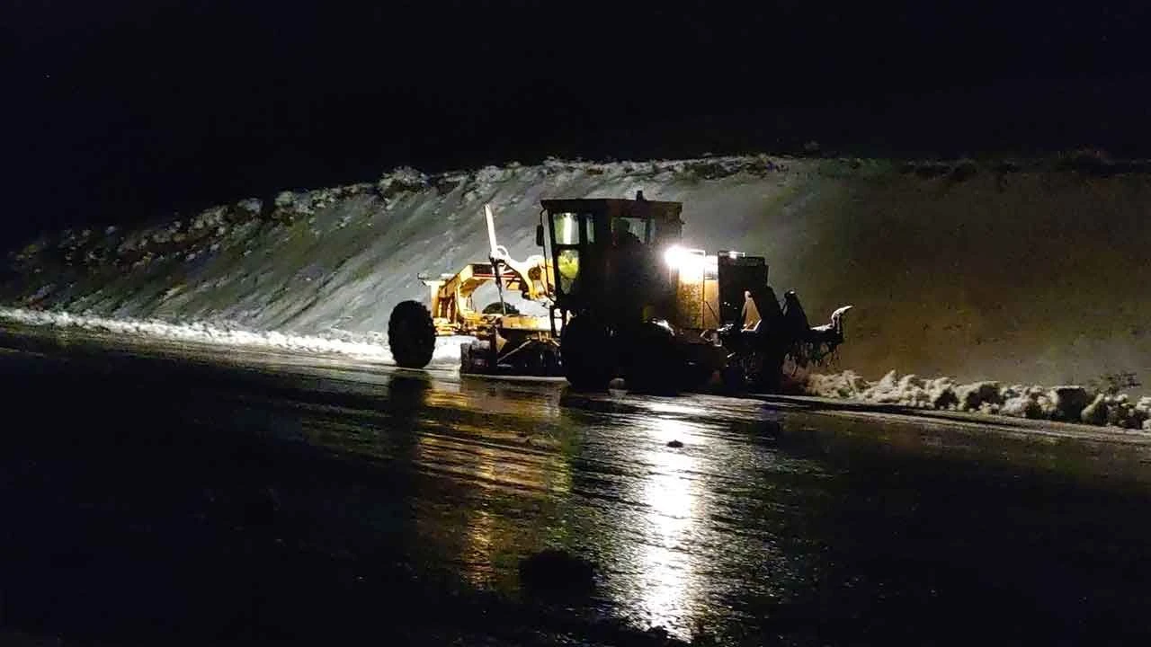 Nisan ayında kar sürprizi! Sürücüler zor anlar yaşadı - 1. Resim
