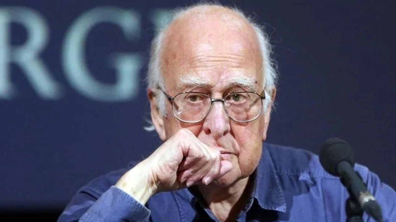 Nobel ödüllü fizikçi Peter Higgs hayatını kaybetti!