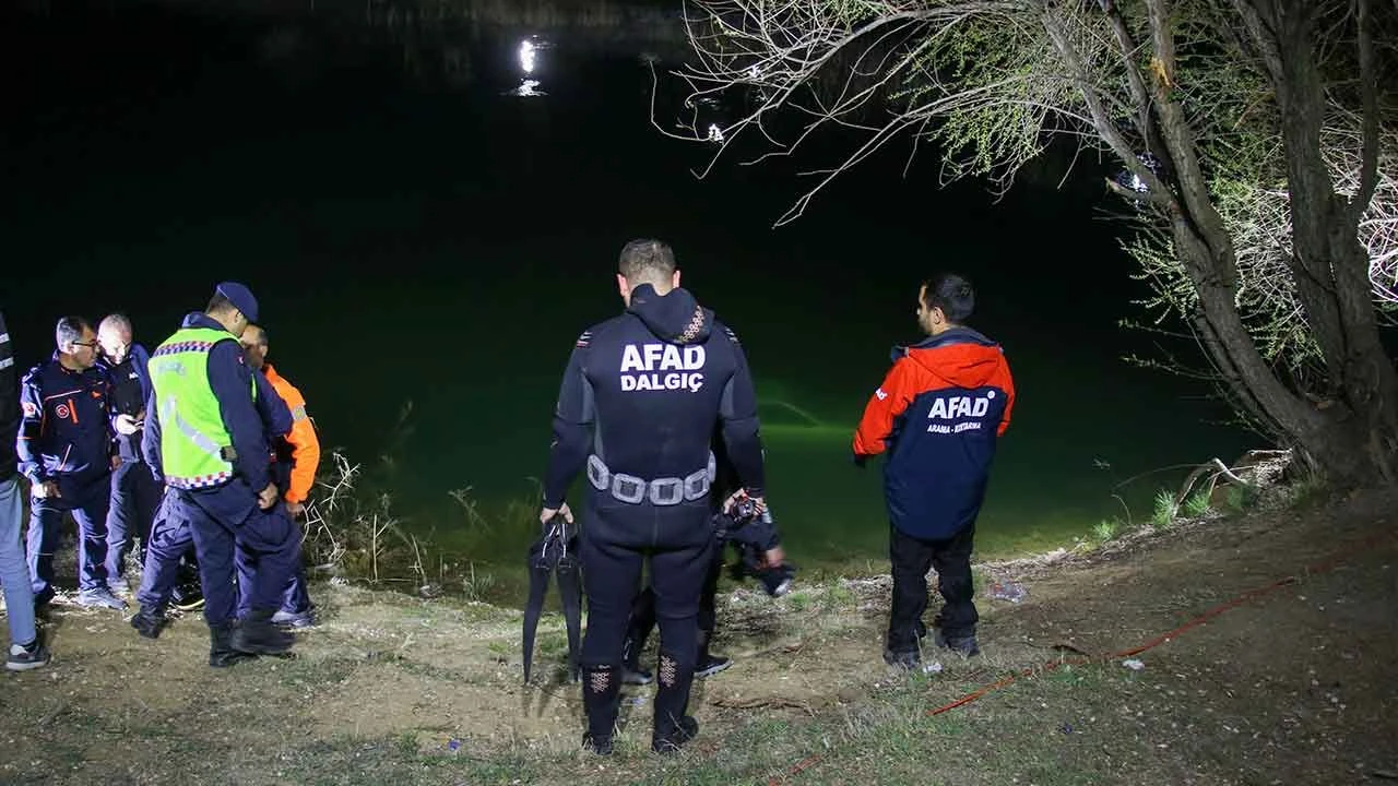 Otomobil gölete düştü: 1 kişi ölü bulundu - 1. Resim