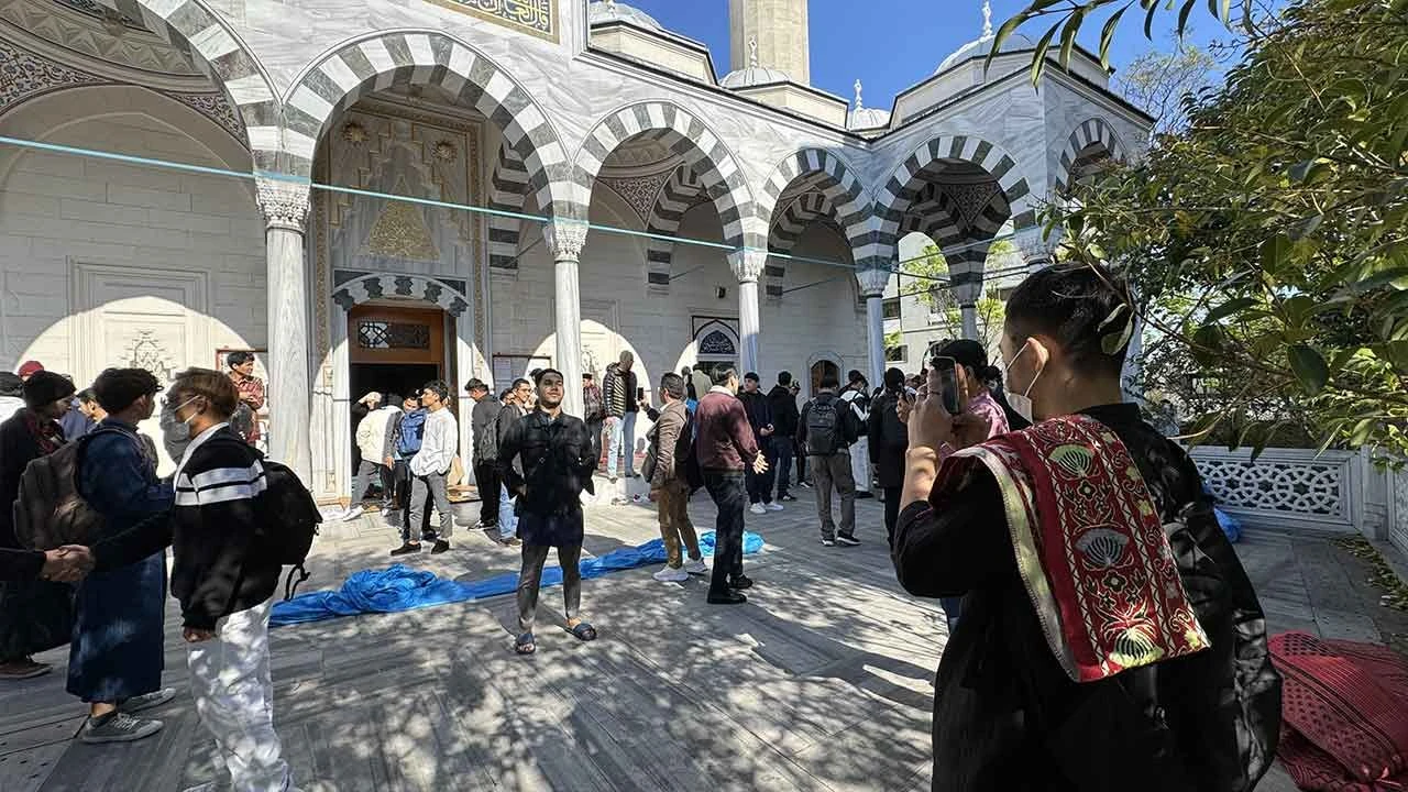 Tokyo Camisi'nde bayram namazı kılındı - 2. Resim