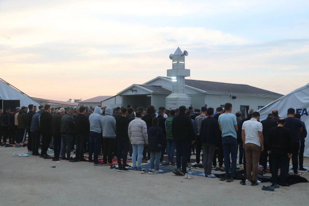 Yurttan bayram manzaraları... Camiler doldu taştı