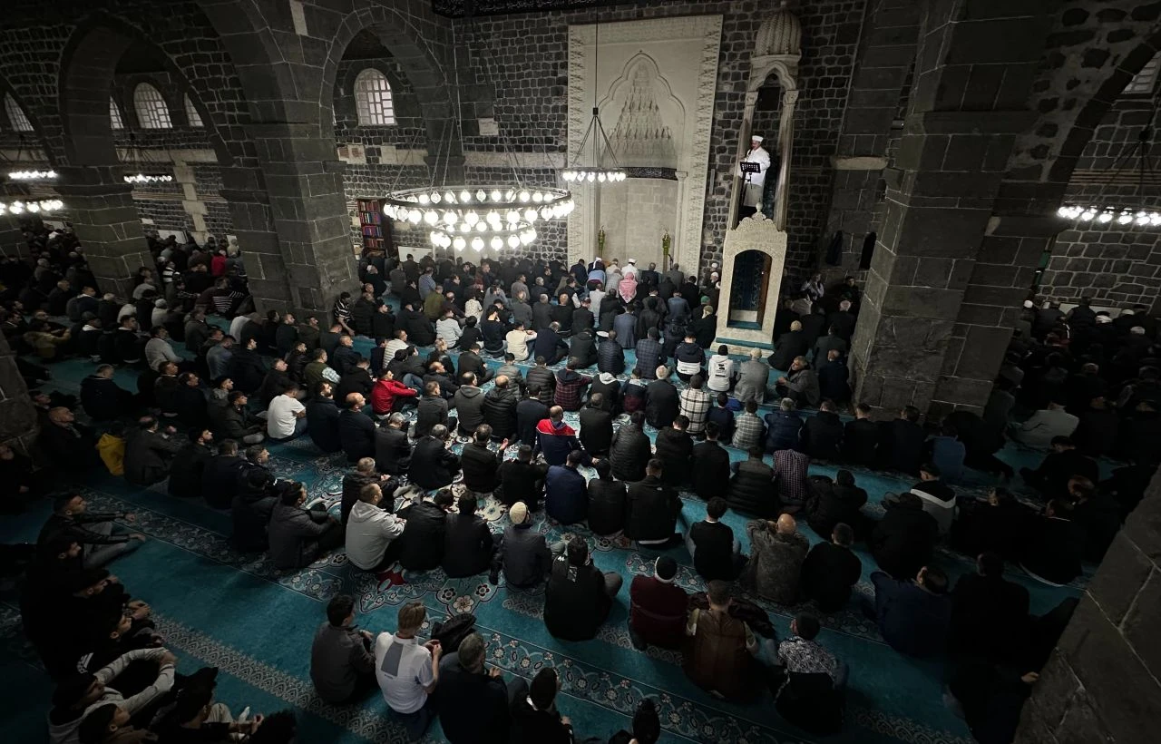 Yurttan bayram manzaraları... Camiler doldu taştı