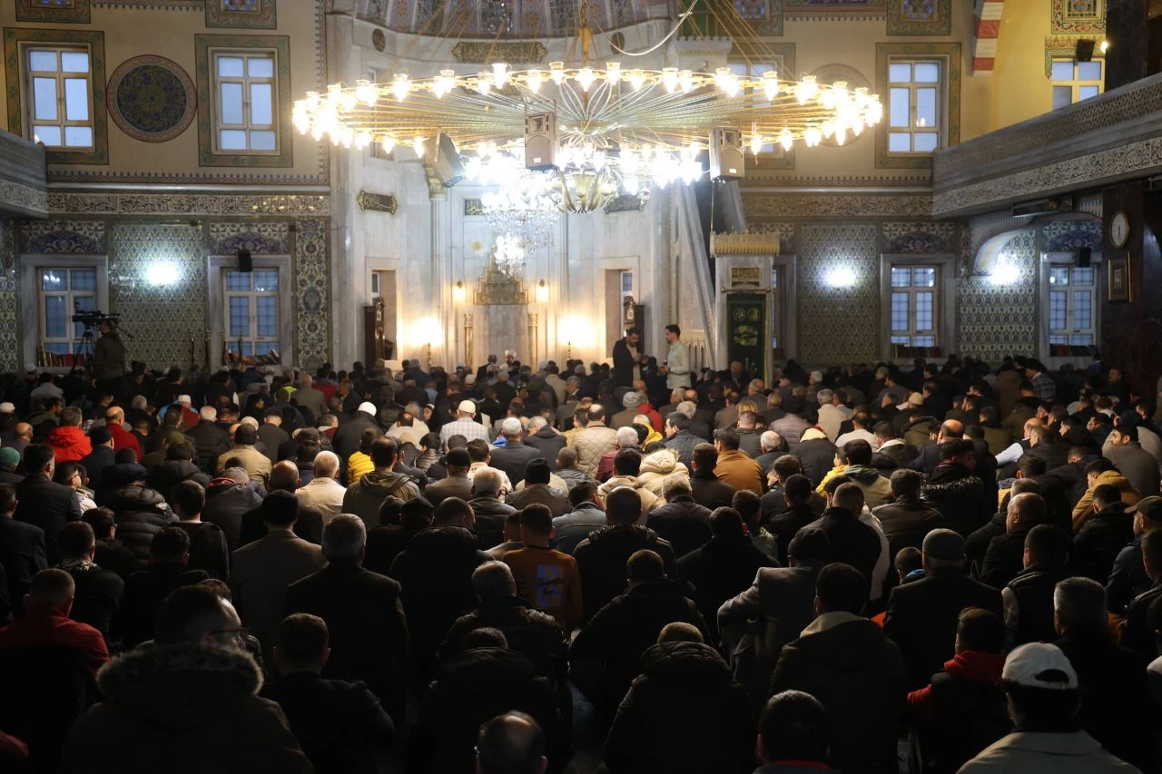 Türkiye'den bayram manzaraları... Camiler doldu taştı - 4. Resim
