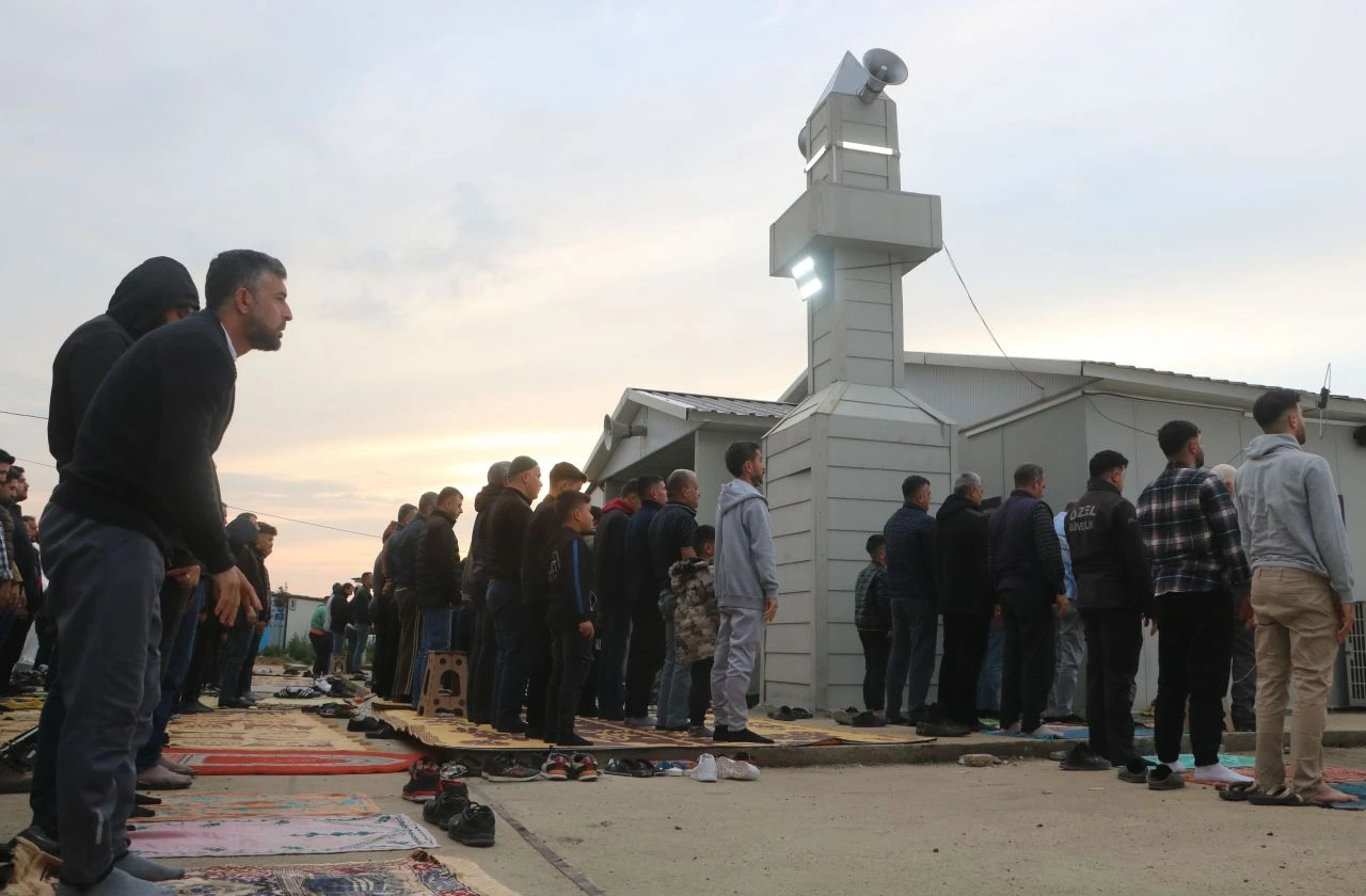 Yurttan bayram manzaraları... Camiler doldu taştı