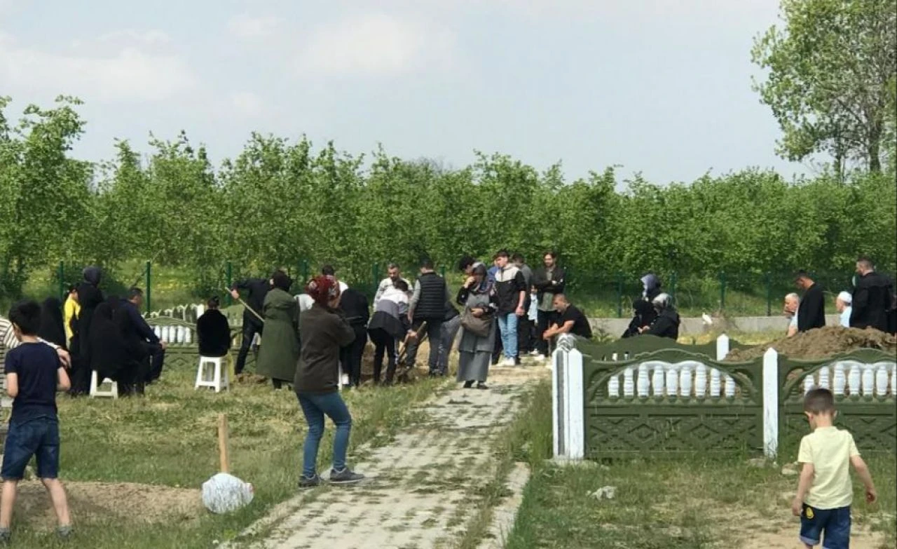 Böylesine az rastlanır! Cenaze namazı kılınmadan toprağa verildi - 2. Resim
