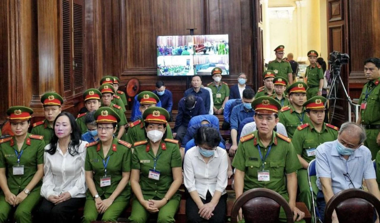 Dünyanın en büyük banka dolandırıcılığı! Milyarlarca dolarla suçlandı - 3. Resim