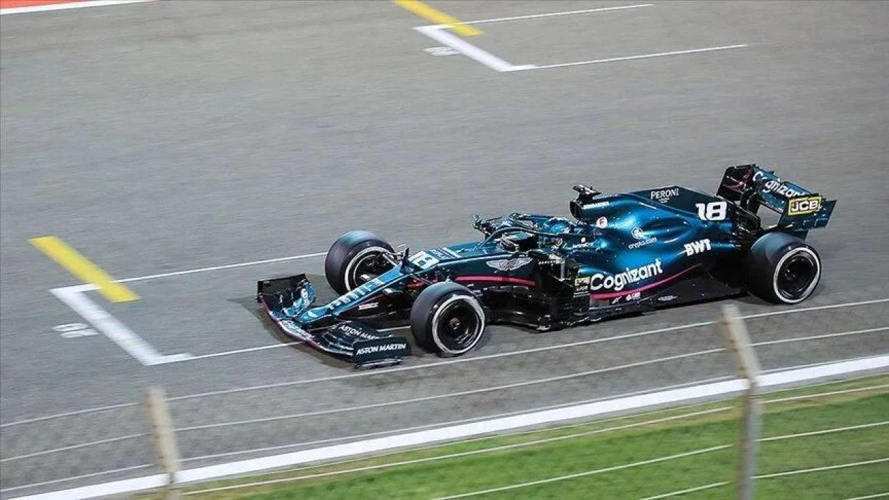 Formula 1 pilotu Fernando Alonso 2026'ya kadar Aston Martin ile yeni sözleşme imzaladı - 1. Resim