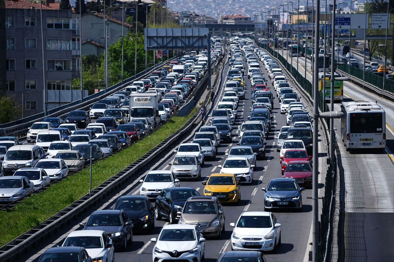 İstanbul trafiği bayramın ilk gününden beter! Havayı görüp çıkan pişman oldu - 2. Resim