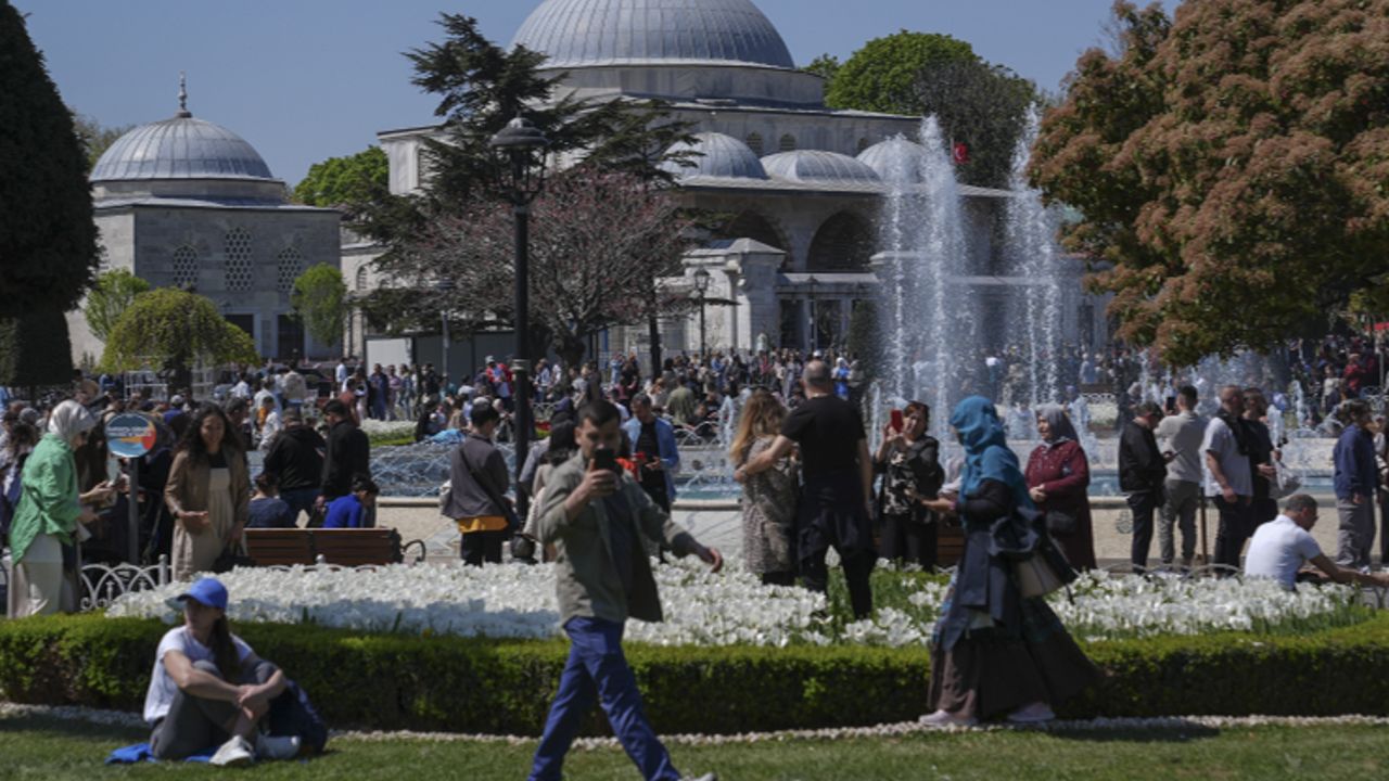 İstanbul&#039;un tarihi mekanlarında bayram hareketliliği