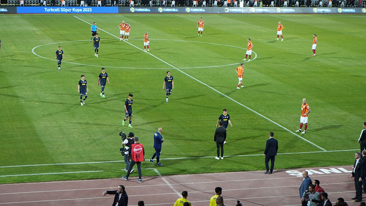 Son dakika! Süper Kupa maçı yarıda kalmıştı: PFDK, Fenerbahçe&#039;nin cezasını açıkladı