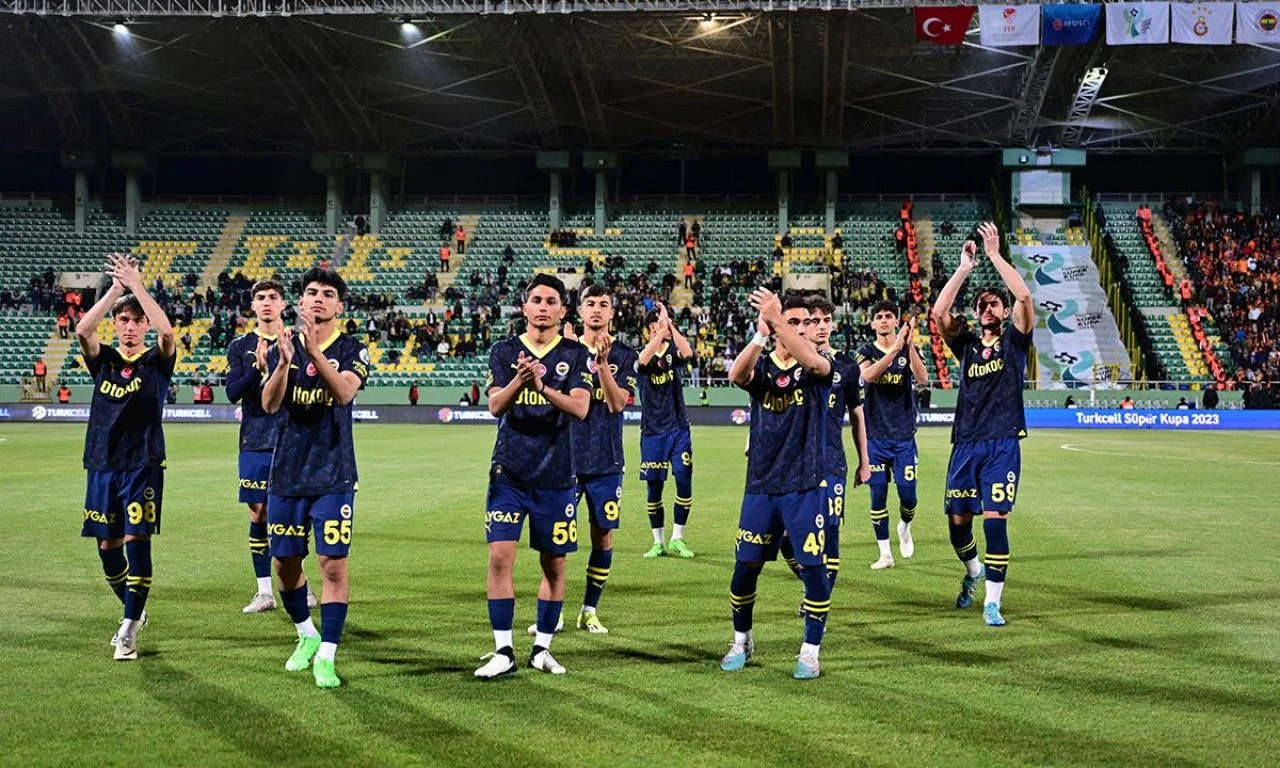 Son dakika! Süper Kupa maçı yarıda kalmıştı: PFDK, Fenerbahçe'nin cezasını açıkladı