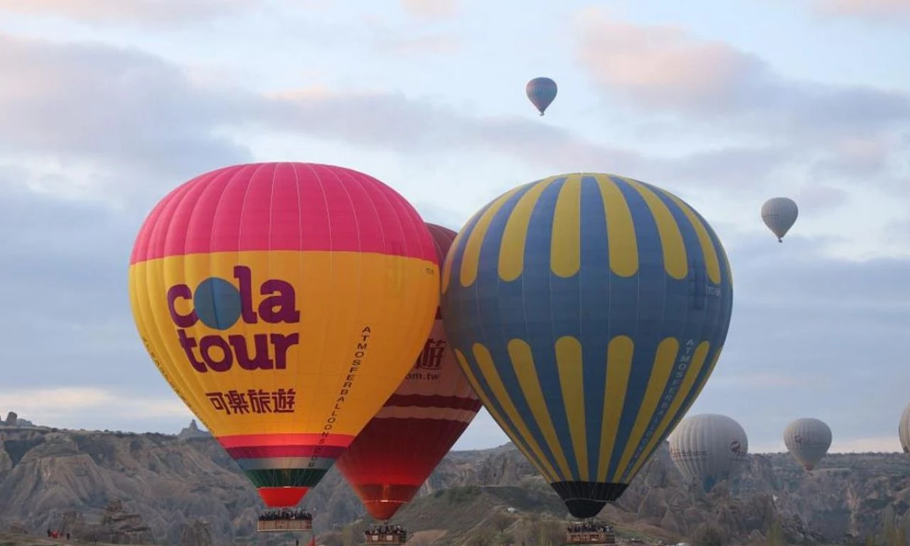 Tatilciler akın etti, oteller doldu taştı: Kapadokya’da görsel şölen - 1. Resim