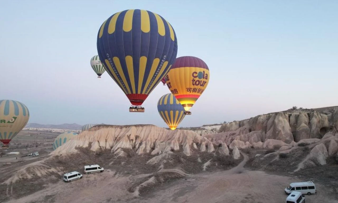 Tatilciler akın etti, oteller doldu taştı: Kapadokya’da görsel şölen - 2. Resim