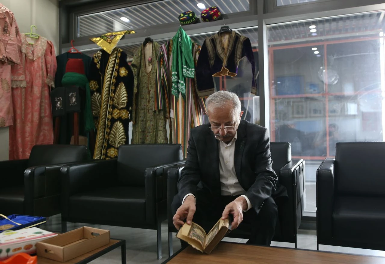 Tırnaktan bile küçük İncil! Sergileneceği günü bekliyor - 3. Resim