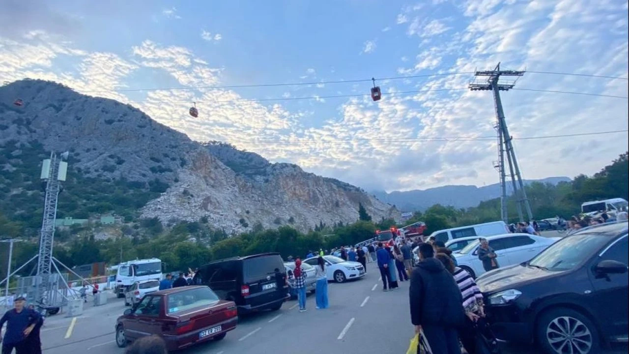 Antalya'da teleferik düştü: Ölü ve yaralılar var