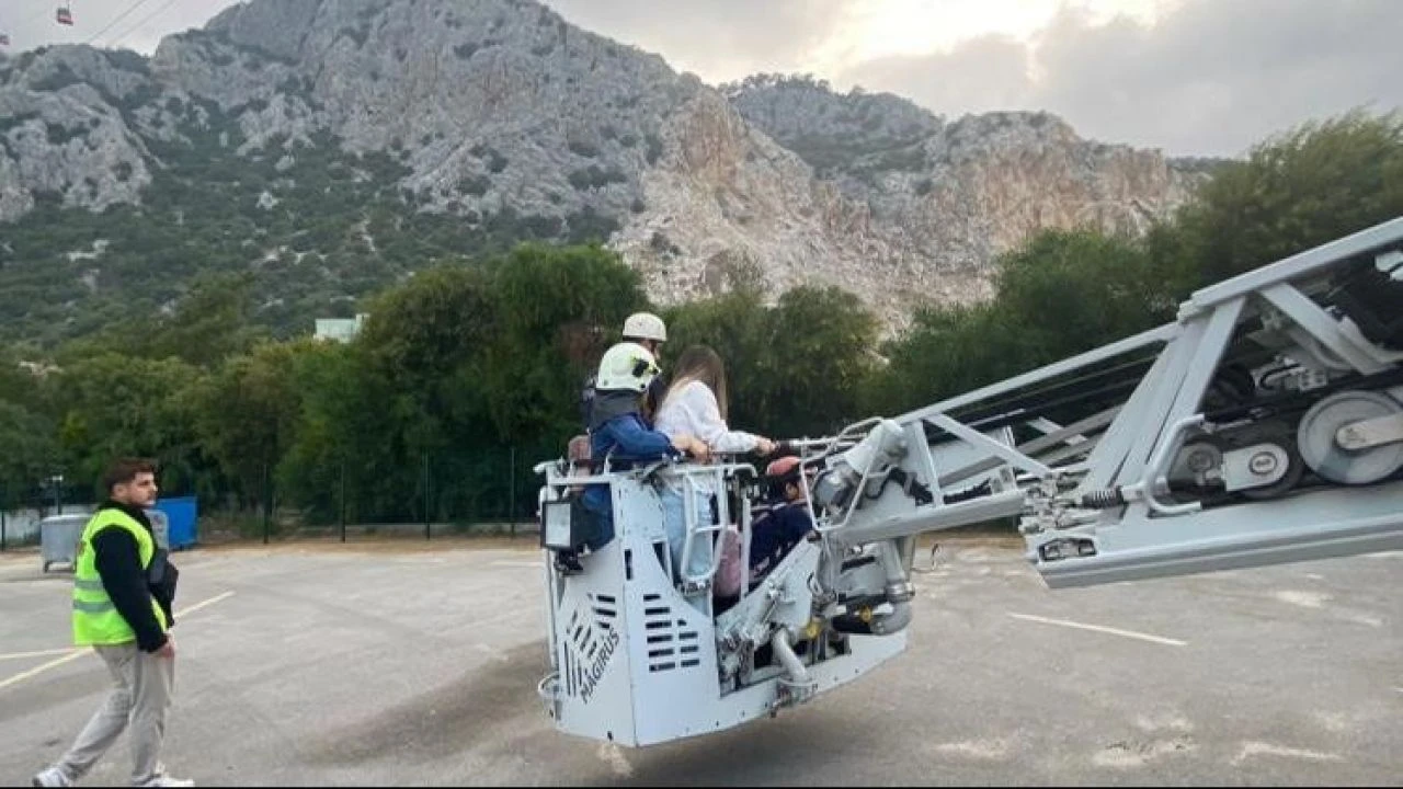 Antalya'da teleferik düştü: Ölü ve yaralılar var