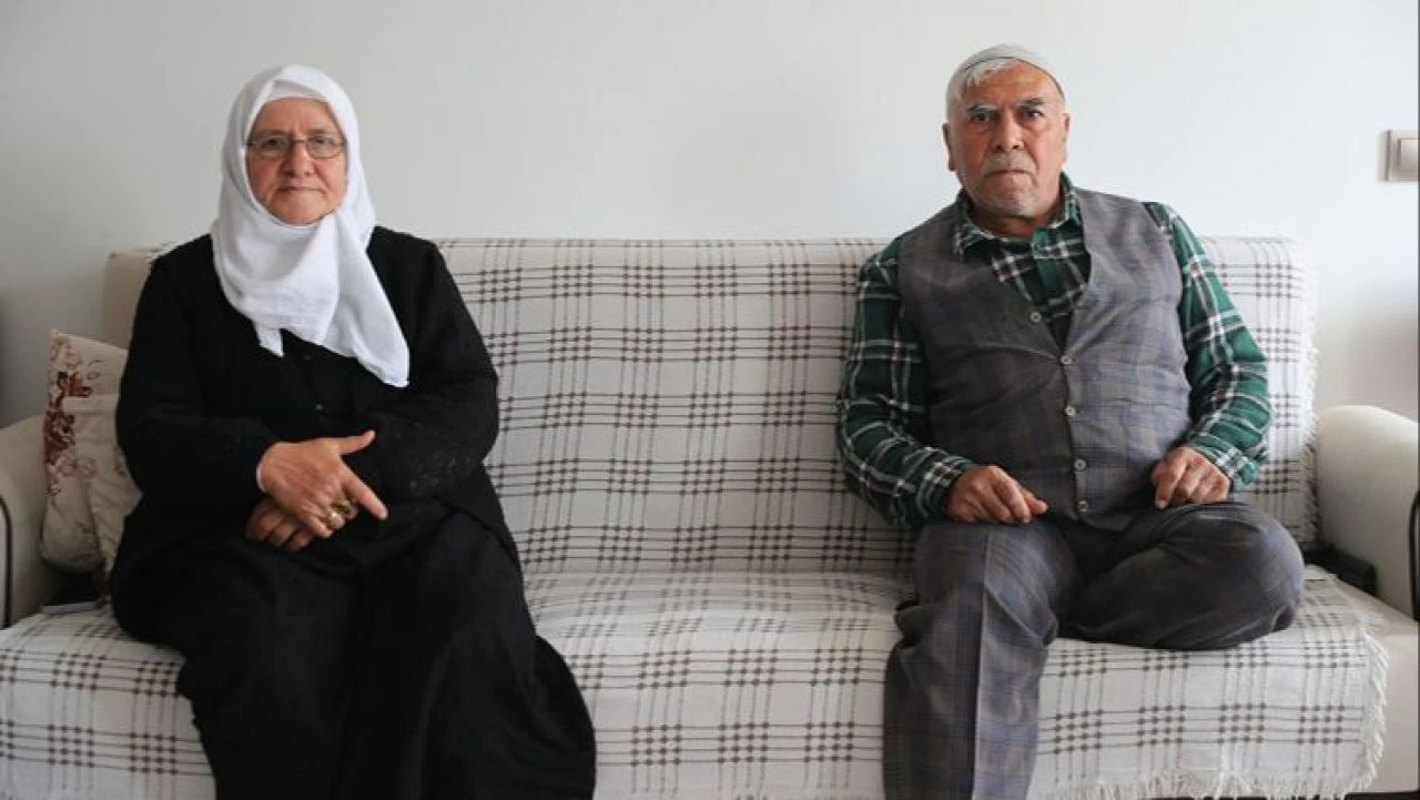 Depremzede çift bayramı yeni konutlarında kutluyor