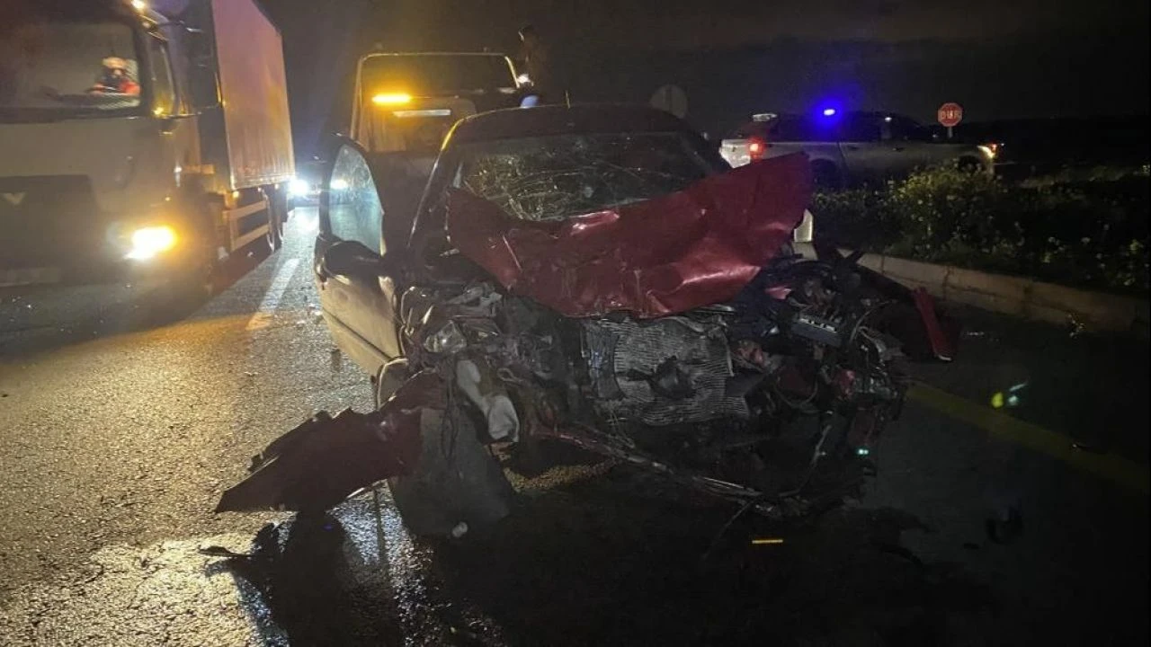 Diyarbakır’da korkunç kaza! Otomobil ile kamyonet çarpıştı: 3’ü çocuk 13 yaralı - 4. Resim