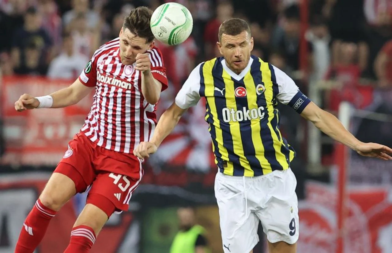 Edin Dzeko'nun Türk bayrağını göstermesi çıldırttı! Yunan basını yıldız golcüyü hedef aldı