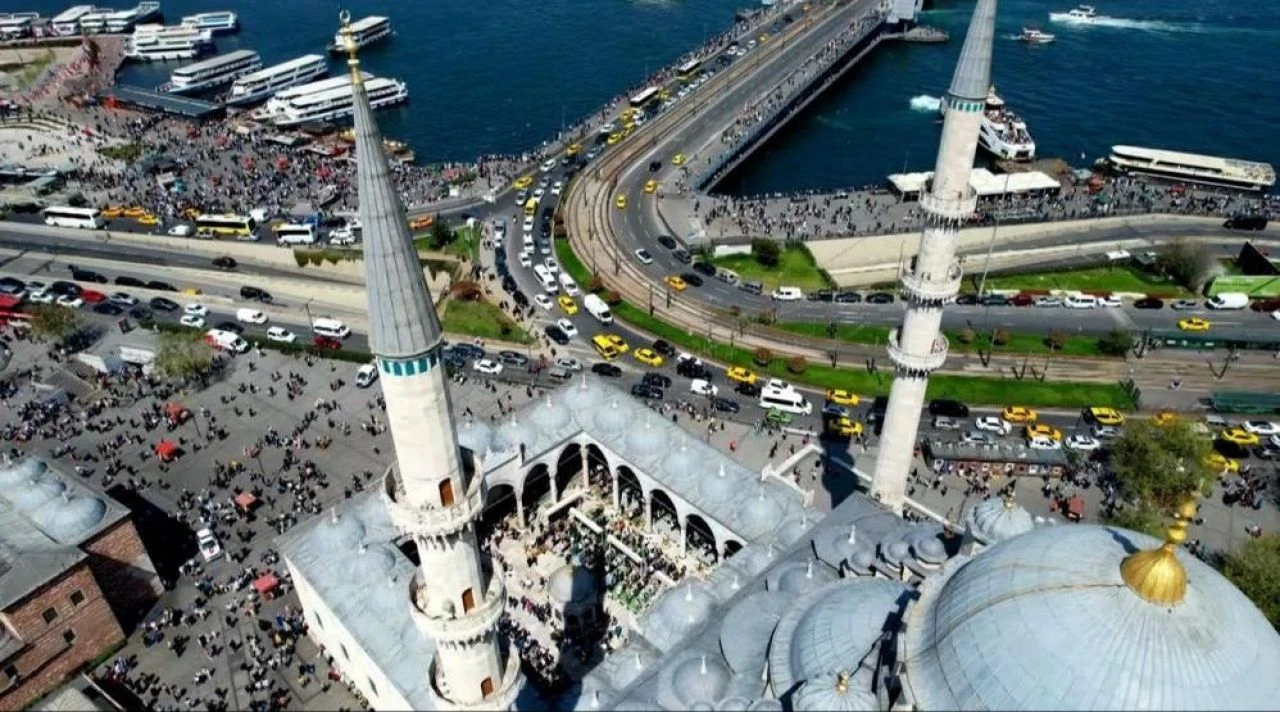 Ramazan Bayramı’nın son gününde de Eminönü’nde yoğunluk - 2. Resim