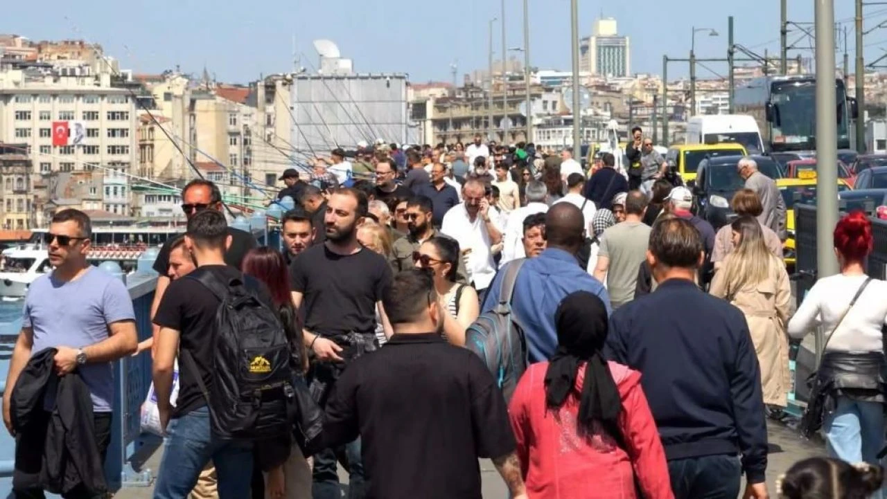 Ramazan Bayramı’nın son gününde de Eminönü’nde yoğunluk - 1. Resim