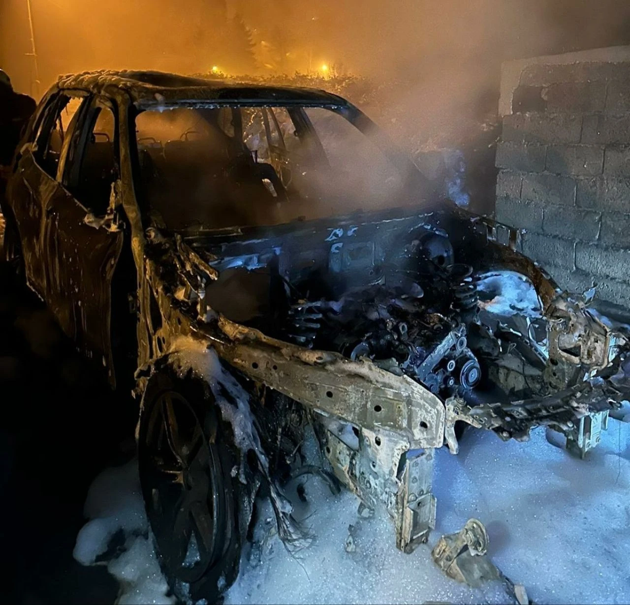 Seyir halindeki otomobil alev aldı dakikalar içinde kül oldu